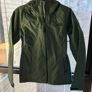 The North Face Women's Forest Green Rain/Running Jacket Small